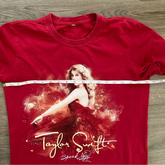 Rare Vintage Taylor Swift Concert Tee 2011 Size S - M Short Sleeve Graphic Tee - Picture 2 of 10
